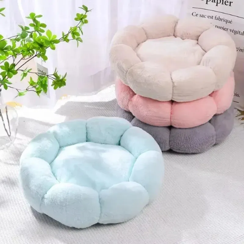 Floral Pet Nest for Cats and Small Dogs - Warm and Cozy for All Seasons